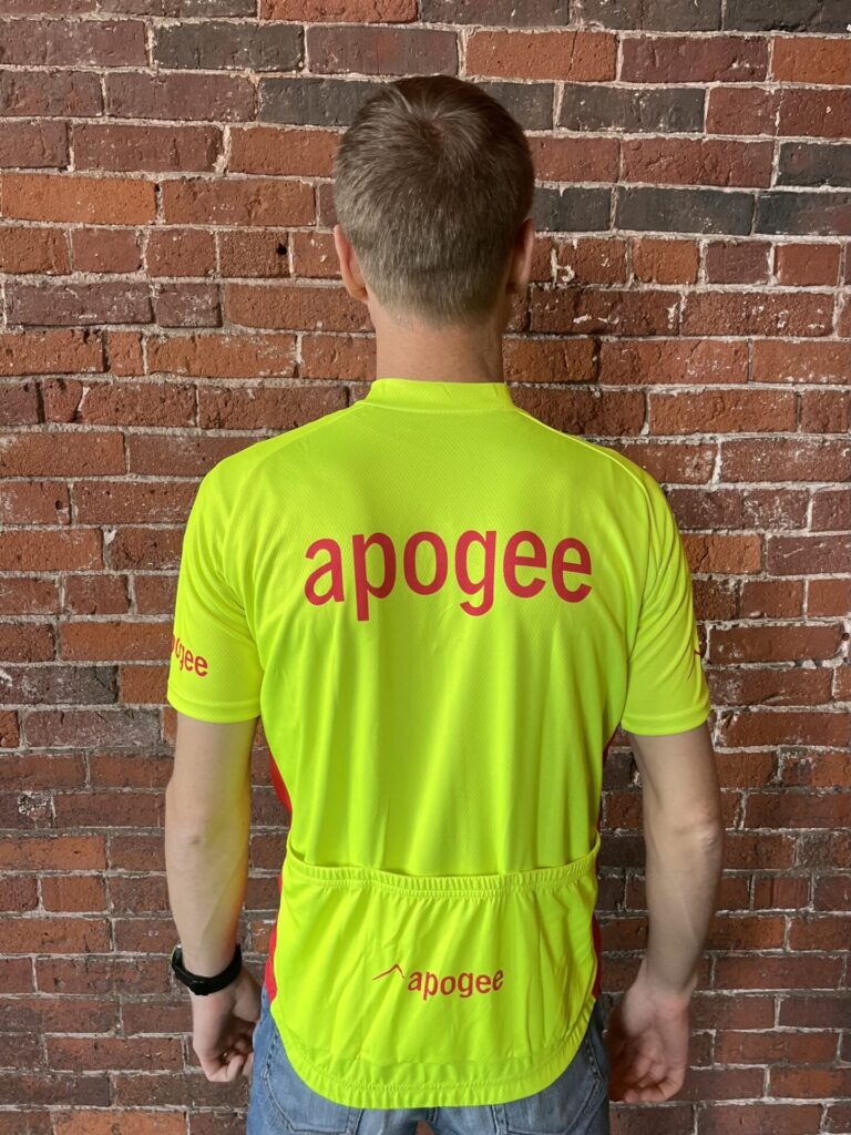 Back view of the men’s bike jersey